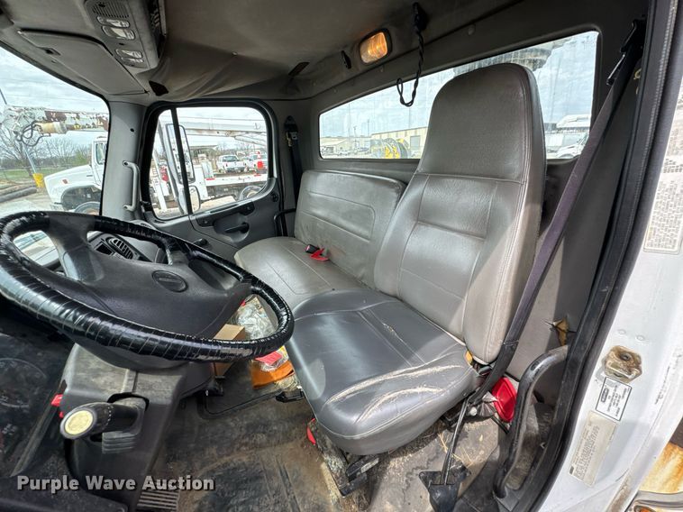 image for item DO0768 2007 Freightliner Business Class M2 bucket truck