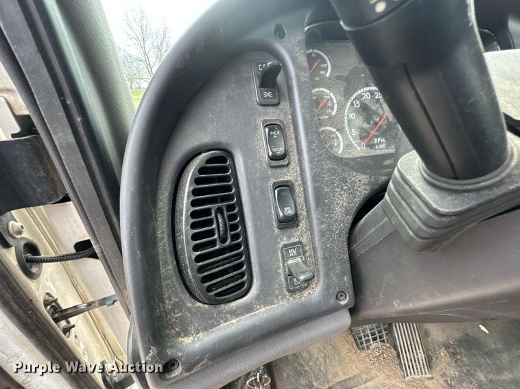 image for item DO0768 2007 Freightliner Business Class M2 bucket truck