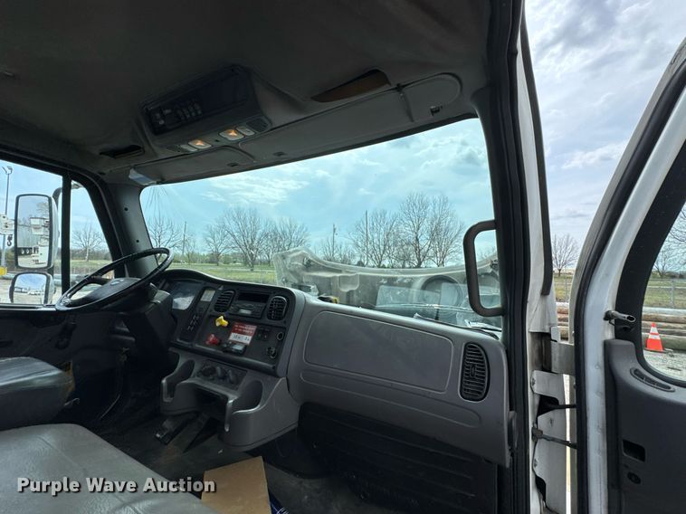 image for item DO0768 2007 Freightliner Business Class M2 bucket truck