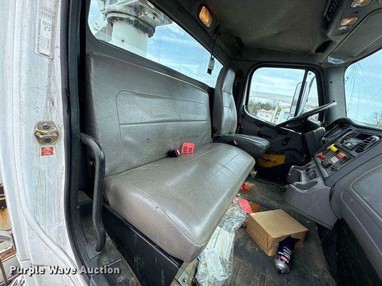 image for item DO0768 2007 Freightliner Business Class M2 bucket truck