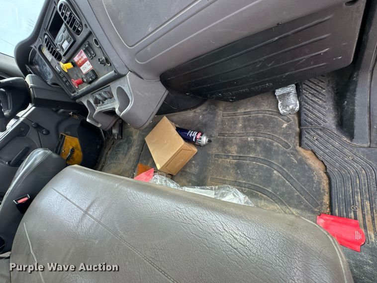 image for item DO0768 2007 Freightliner Business Class M2 bucket truck