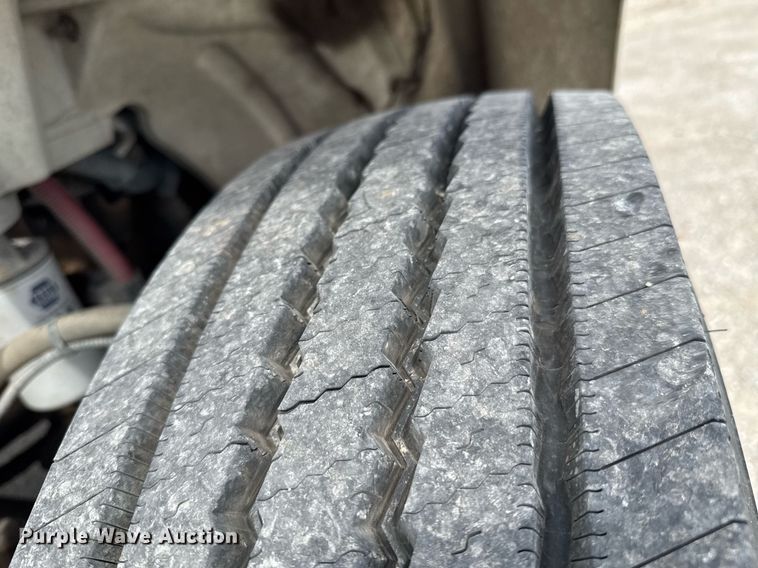 image for item DO0768 2007 Freightliner Business Class M2 bucket truck