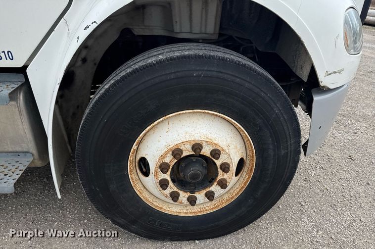 image for item DO0768 2007 Freightliner Business Class M2 bucket truck