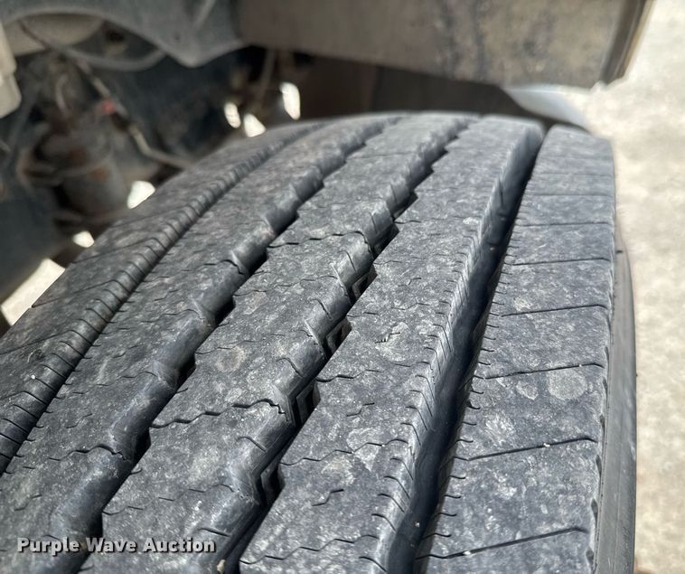 image for item DO0768 2007 Freightliner Business Class M2 bucket truck