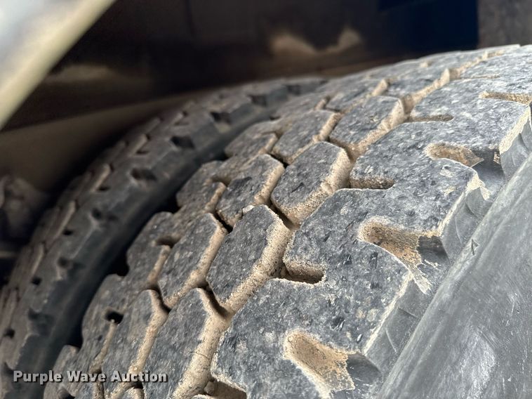 image for item DO0768 2007 Freightliner Business Class M2 bucket truck