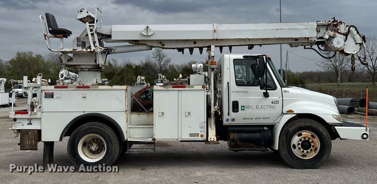 image for item DO0769 2005 International 4300 digger derrick truck