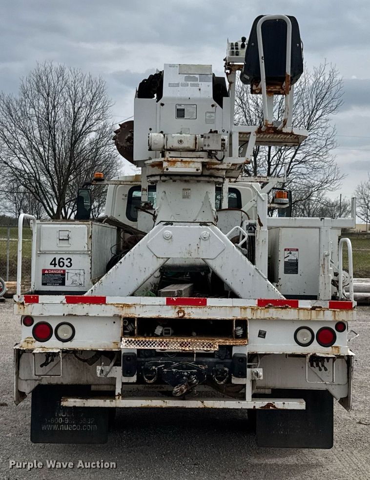 image for item DO0769 2005 International 4300 digger derrick truck