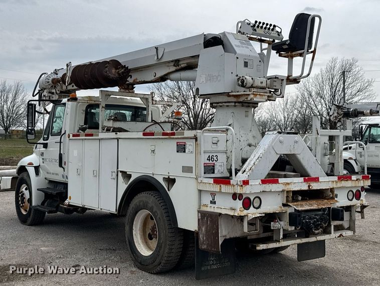 image for item DO0769 2005 International 4300 digger derrick truck