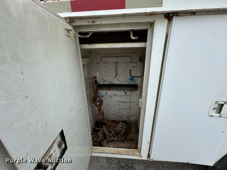 image for item DO0769 2005 International 4300 digger derrick truck