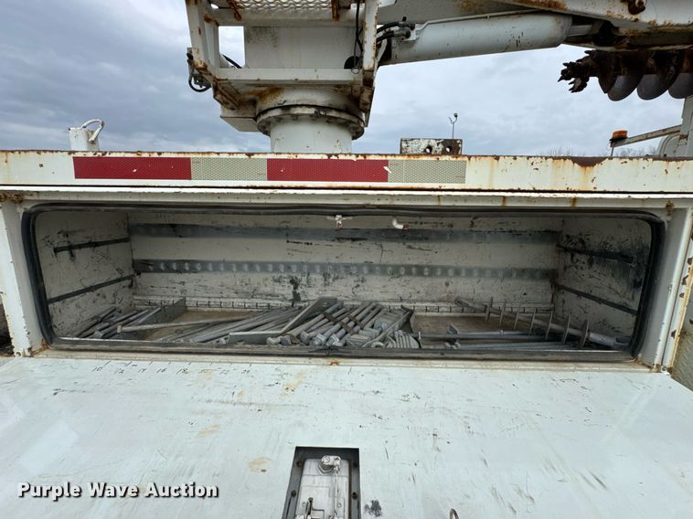 image for item DO0769 2005 International 4300 digger derrick truck