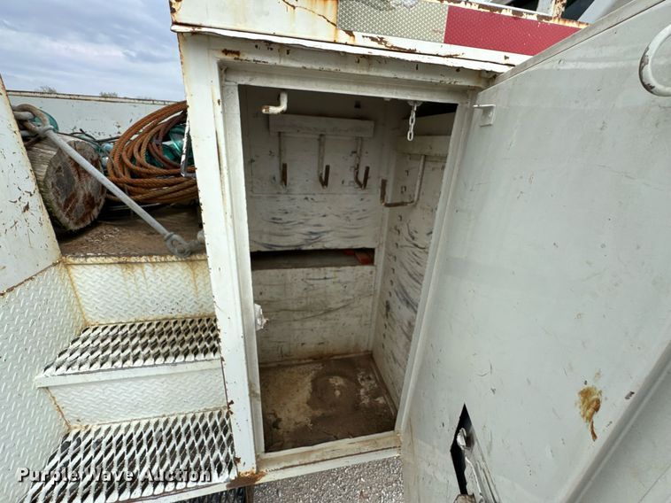 image for item DO0769 2005 International 4300 digger derrick truck