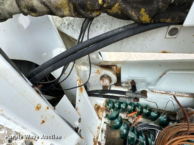 image for item DO0769 2005 International 4300 digger derrick truck