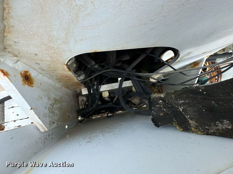 image for item DO0769 2005 International 4300 digger derrick truck