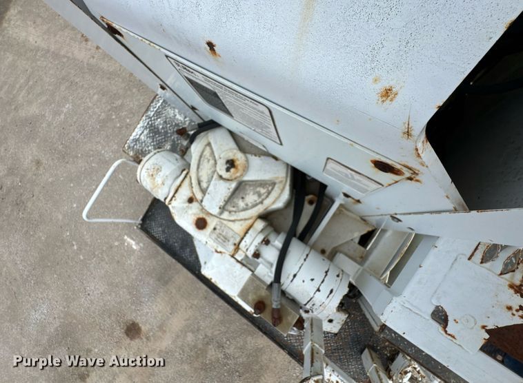 image for item DO0769 2005 International 4300 digger derrick truck