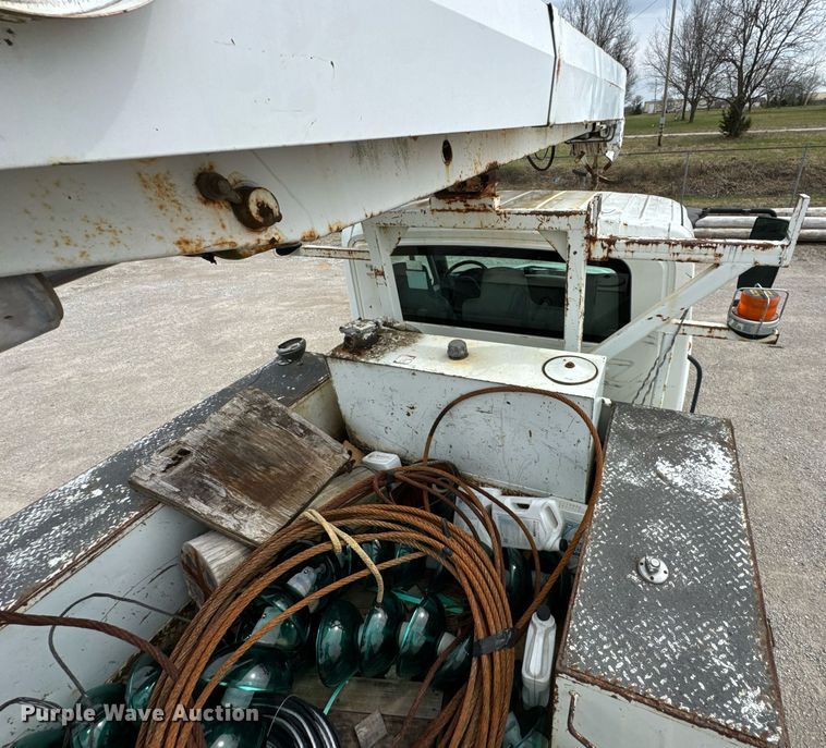 image for item DO0769 2005 International 4300 digger derrick truck