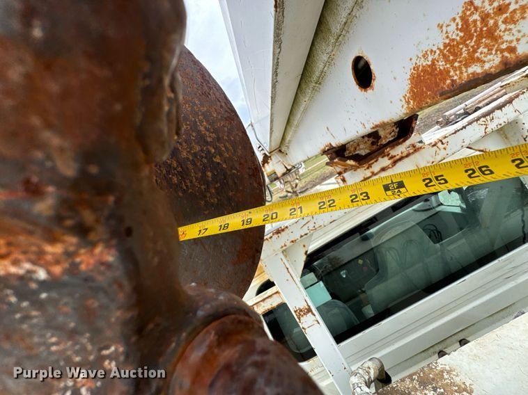 image for item DO0769 2005 International 4300 digger derrick truck