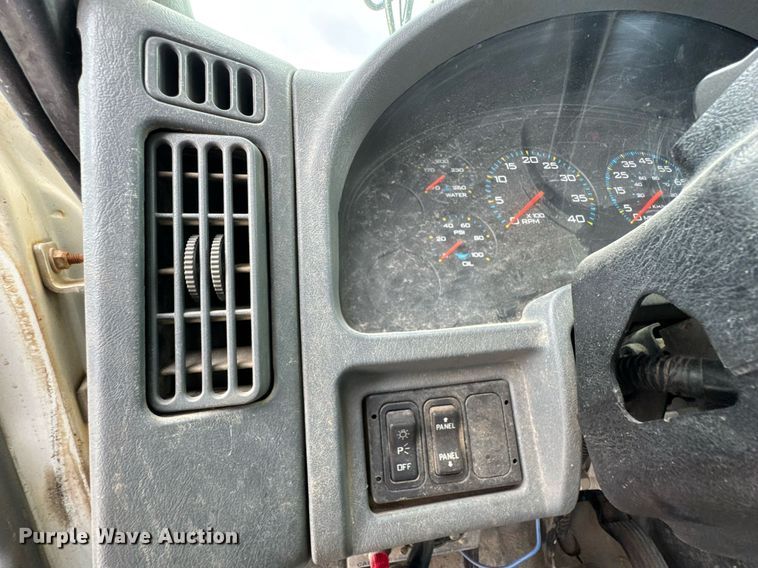 image for item DO0769 2005 International 4300 digger derrick truck