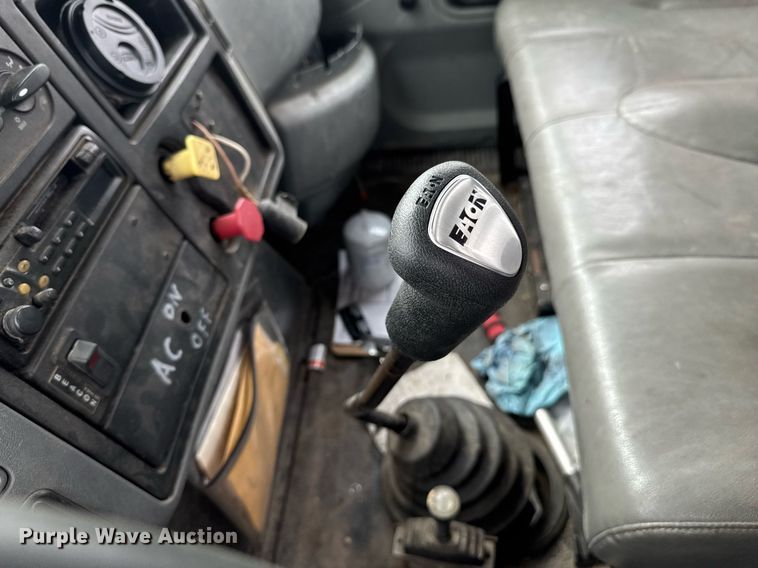 image for item DO0769 2005 International 4300 digger derrick truck