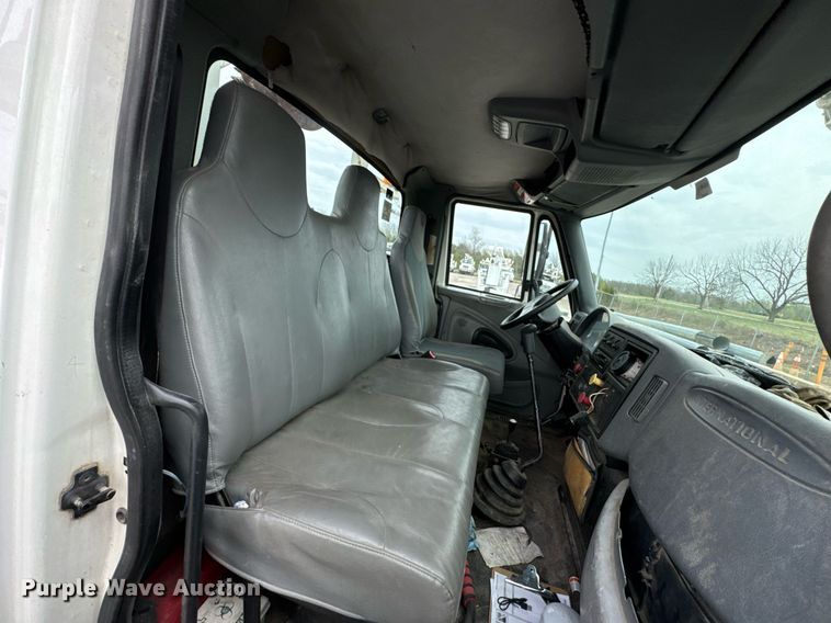 image for item DO0769 2005 International 4300 digger derrick truck