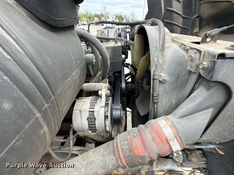 image for item DO0769 2005 International 4300 digger derrick truck