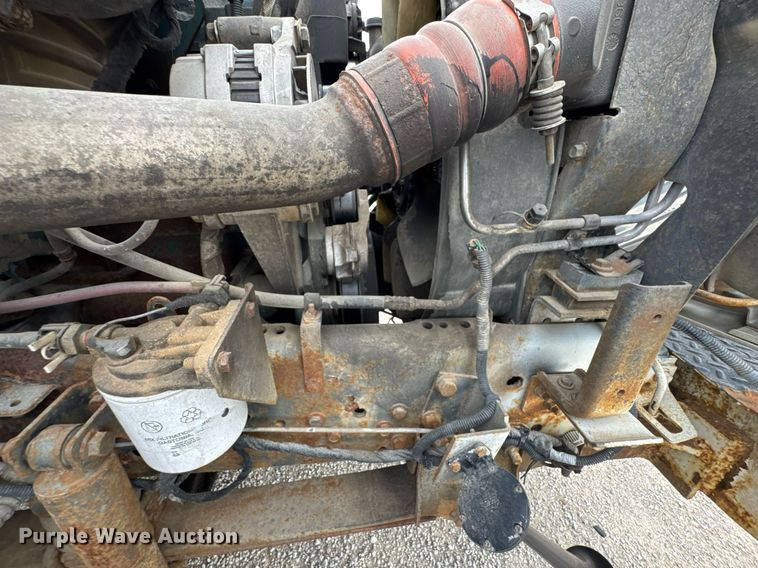 image for item DO0769 2005 International 4300 digger derrick truck