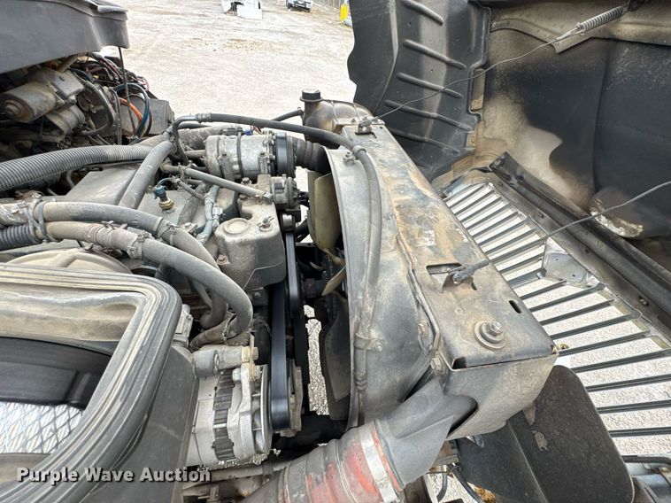 image for item DO0769 2005 International 4300 digger derrick truck