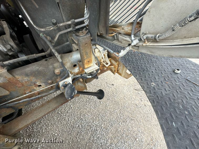 image for item DO0769 2005 International 4300 digger derrick truck