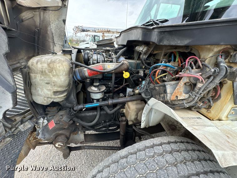 image for item DO0769 2005 International 4300 digger derrick truck