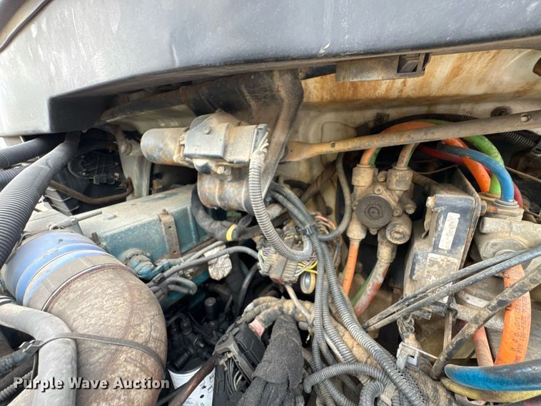 image for item DO0769 2005 International 4300 digger derrick truck