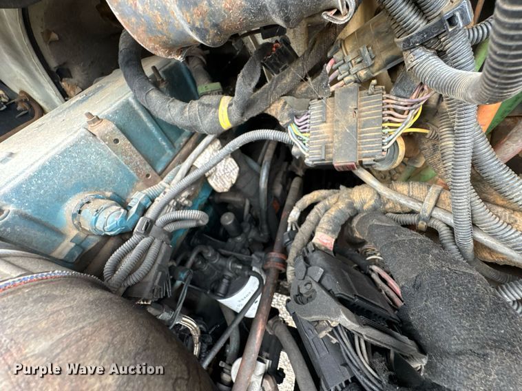 image for item DO0769 2005 International 4300 digger derrick truck