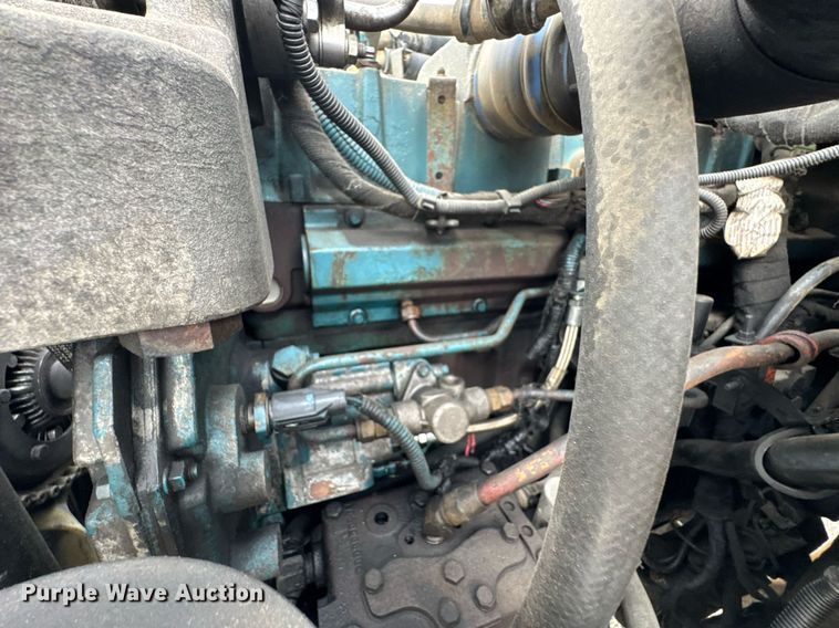 image for item DO0769 2005 International 4300 digger derrick truck