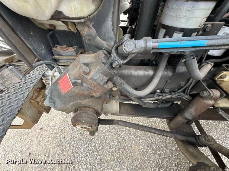 image for item DO0769 2005 International 4300 digger derrick truck