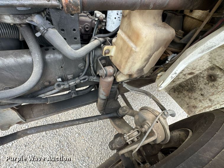 image for item DO0769 2005 International 4300 digger derrick truck