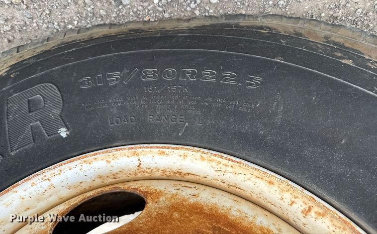 image for item DO0769 2005 International 4300 digger derrick truck