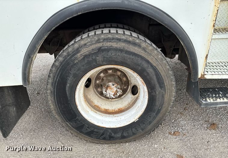 image for item DO0769 2005 International 4300 digger derrick truck