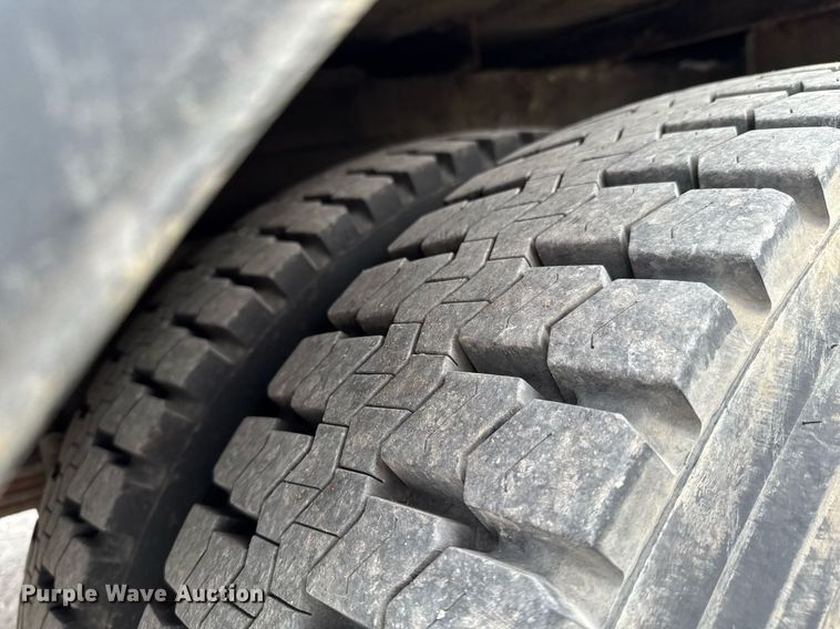 image for item DO0769 2005 International 4300 digger derrick truck