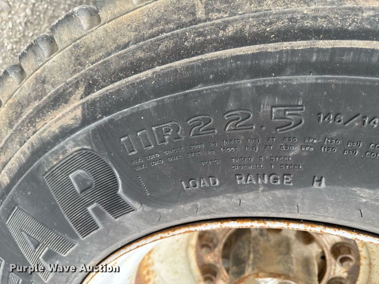 image for item DO0769 2005 International 4300 digger derrick truck