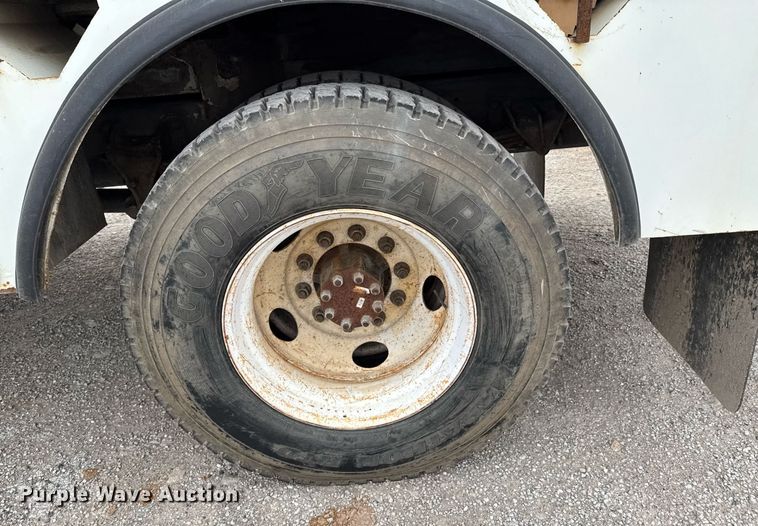 image for item DO0769 2005 International 4300 digger derrick truck