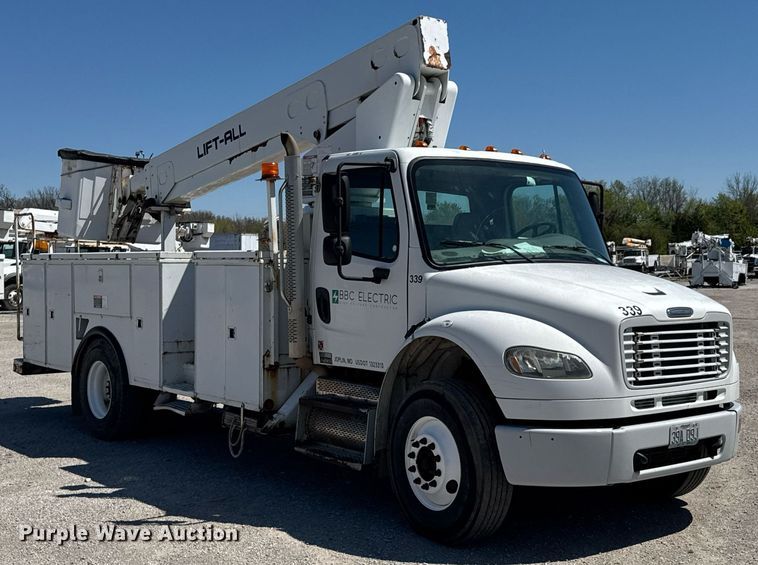 image for item DO0770 2009 Freightliner Business Class M2 bucket truck