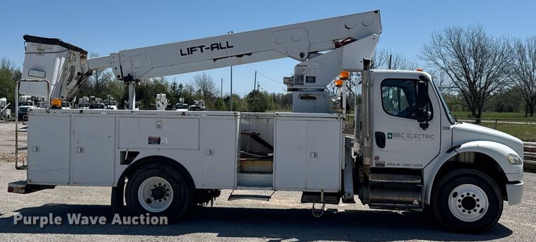 image for item DO0770 2009 Freightliner Business Class M2 bucket truck