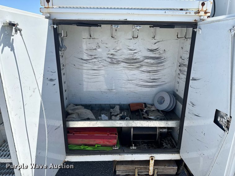 image for item DO0770 2009 Freightliner Business Class M2 bucket truck