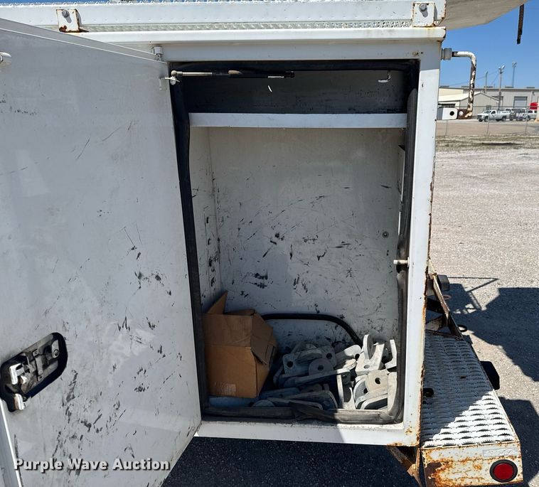 image for item DO0770 2009 Freightliner Business Class M2 bucket truck