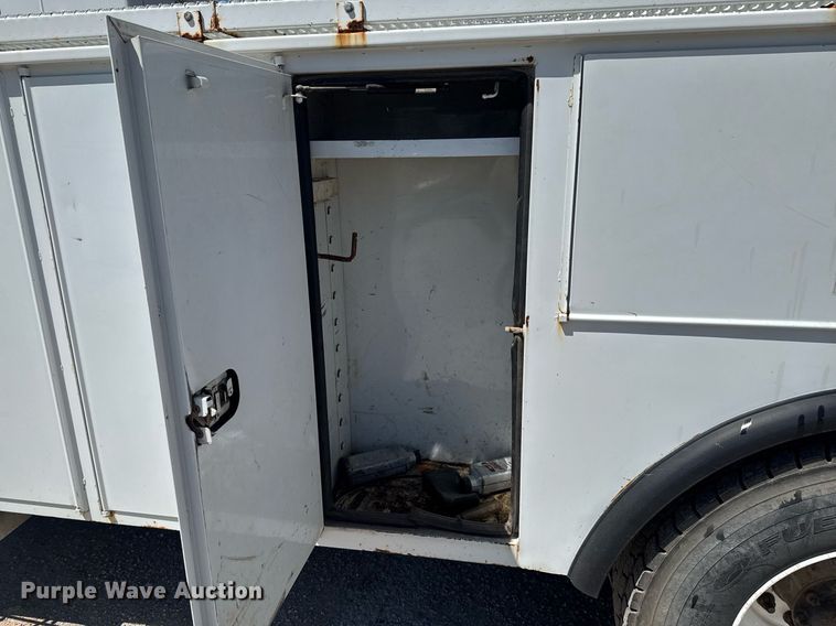 image for item DO0770 2009 Freightliner Business Class M2 bucket truck