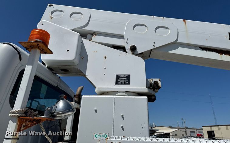 image for item DO0770 2009 Freightliner Business Class M2 bucket truck