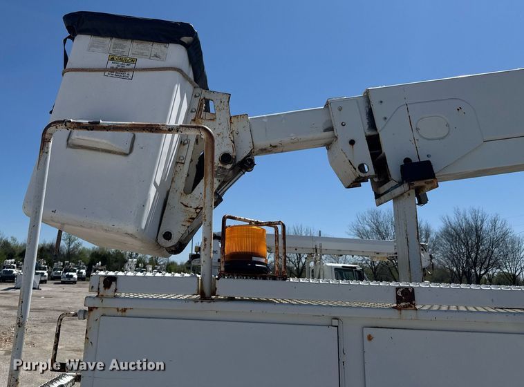 image for item DO0770 2009 Freightliner Business Class M2 bucket truck