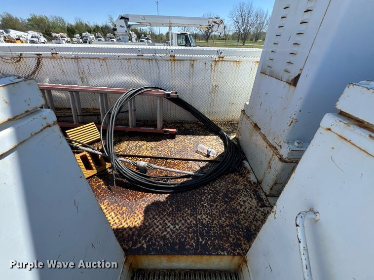 image for item DO0770 2009 Freightliner Business Class M2 bucket truck