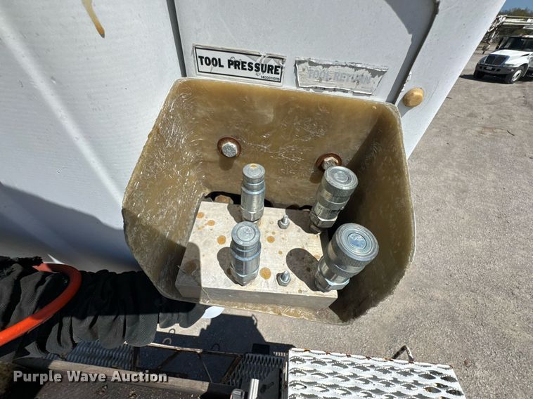 image for item DO0770 2009 Freightliner Business Class M2 bucket truck