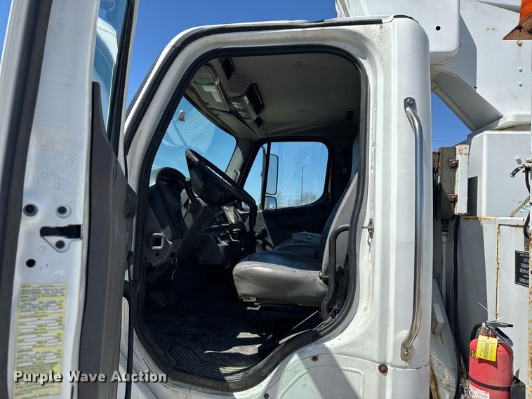 image for item DO0770 2009 Freightliner Business Class M2 bucket truck
