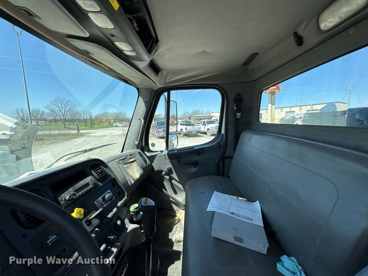 image for item DO0770 2009 Freightliner Business Class M2 bucket truck