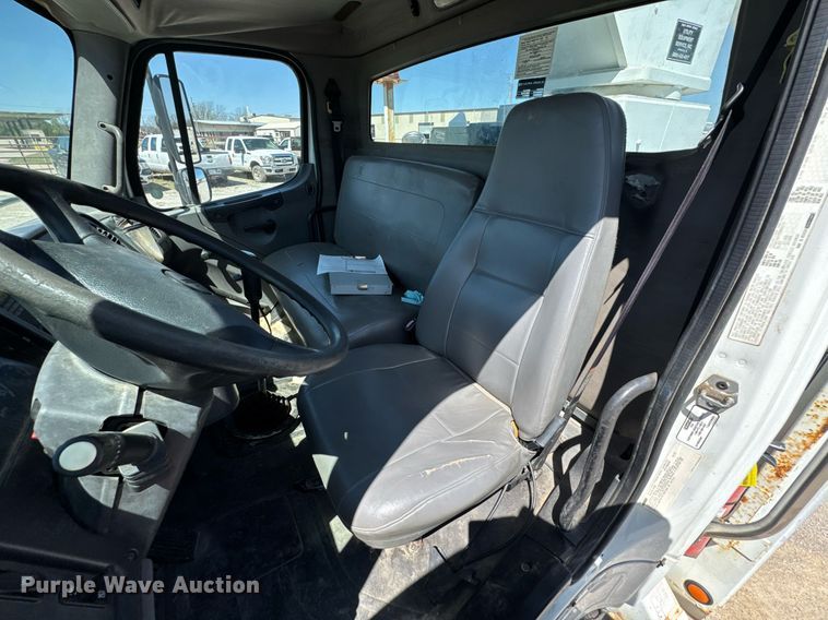 image for item DO0770 2009 Freightliner Business Class M2 bucket truck